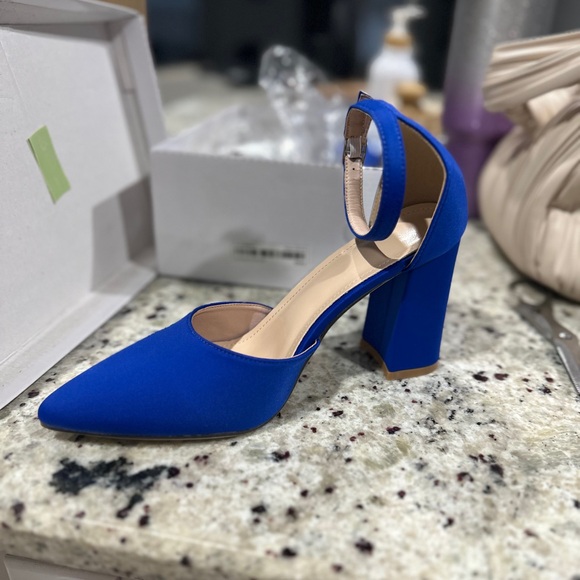 Royal Blue closed toe heels | Sz 9 - Picture 2 of 2